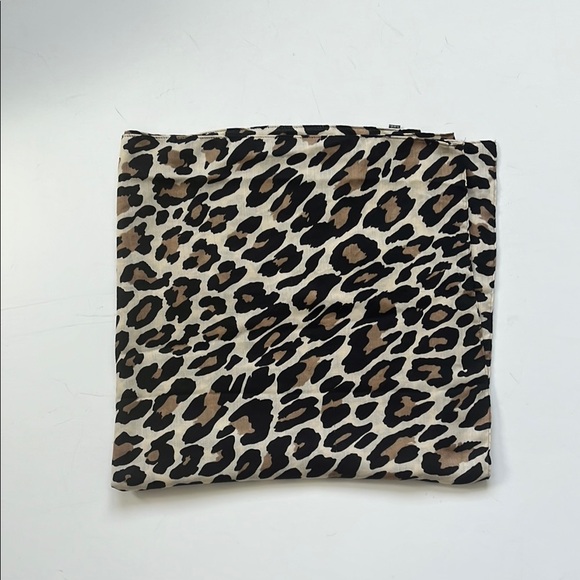 Chic Leopard Print Scarf - Picture 4 of 8